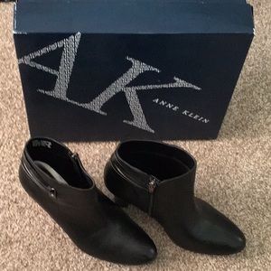 Anne Klein Women’s Black Leather Ankle Boots size 6 1/2